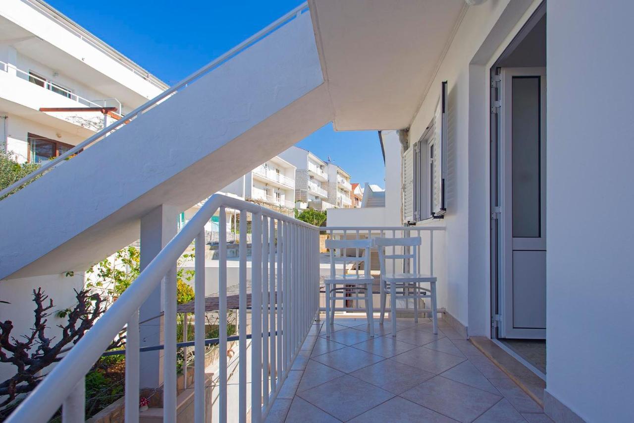 Apartments Dora ฮวาร์ ภายนอก รูปภาพ