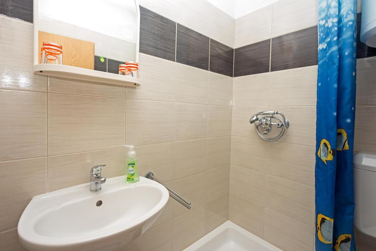 Apartments Dora ฮวาร์ ภายนอก รูปภาพ