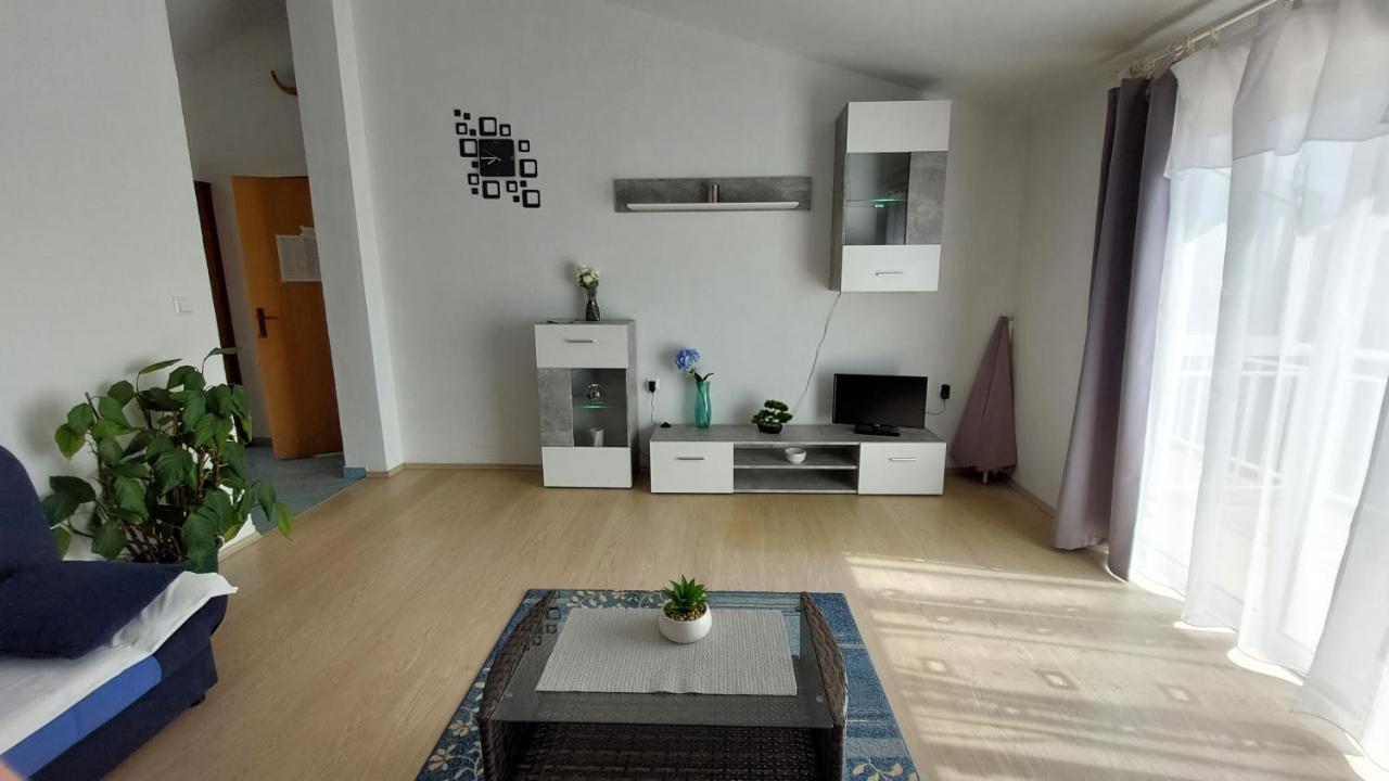 Apartments Dora ฮวาร์ ภายนอก รูปภาพ