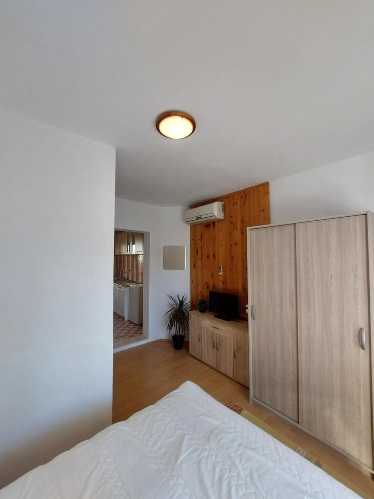 Apartments Dora ฮวาร์ ภายนอก รูปภาพ