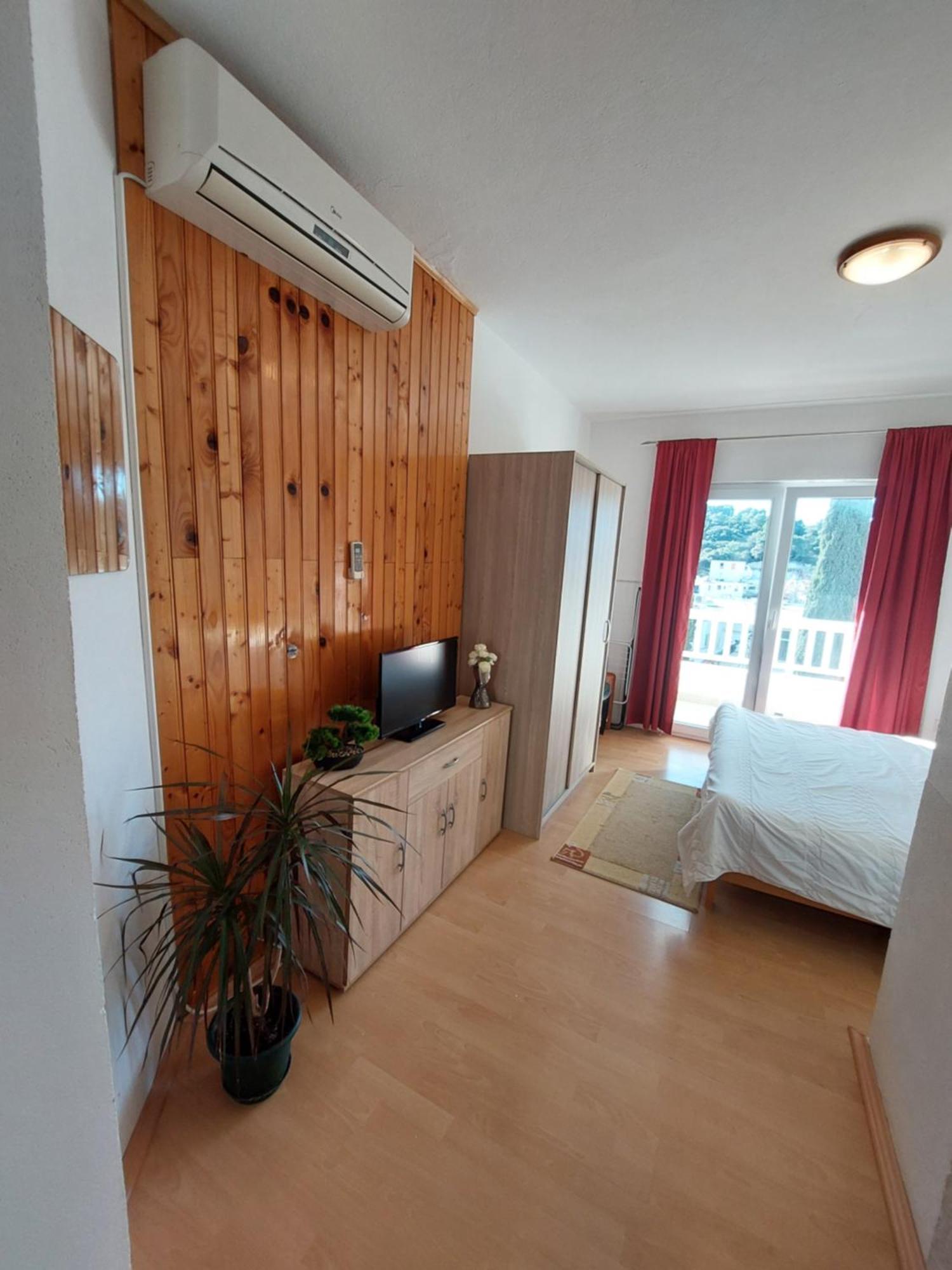 Apartments Dora ฮวาร์ ภายนอก รูปภาพ