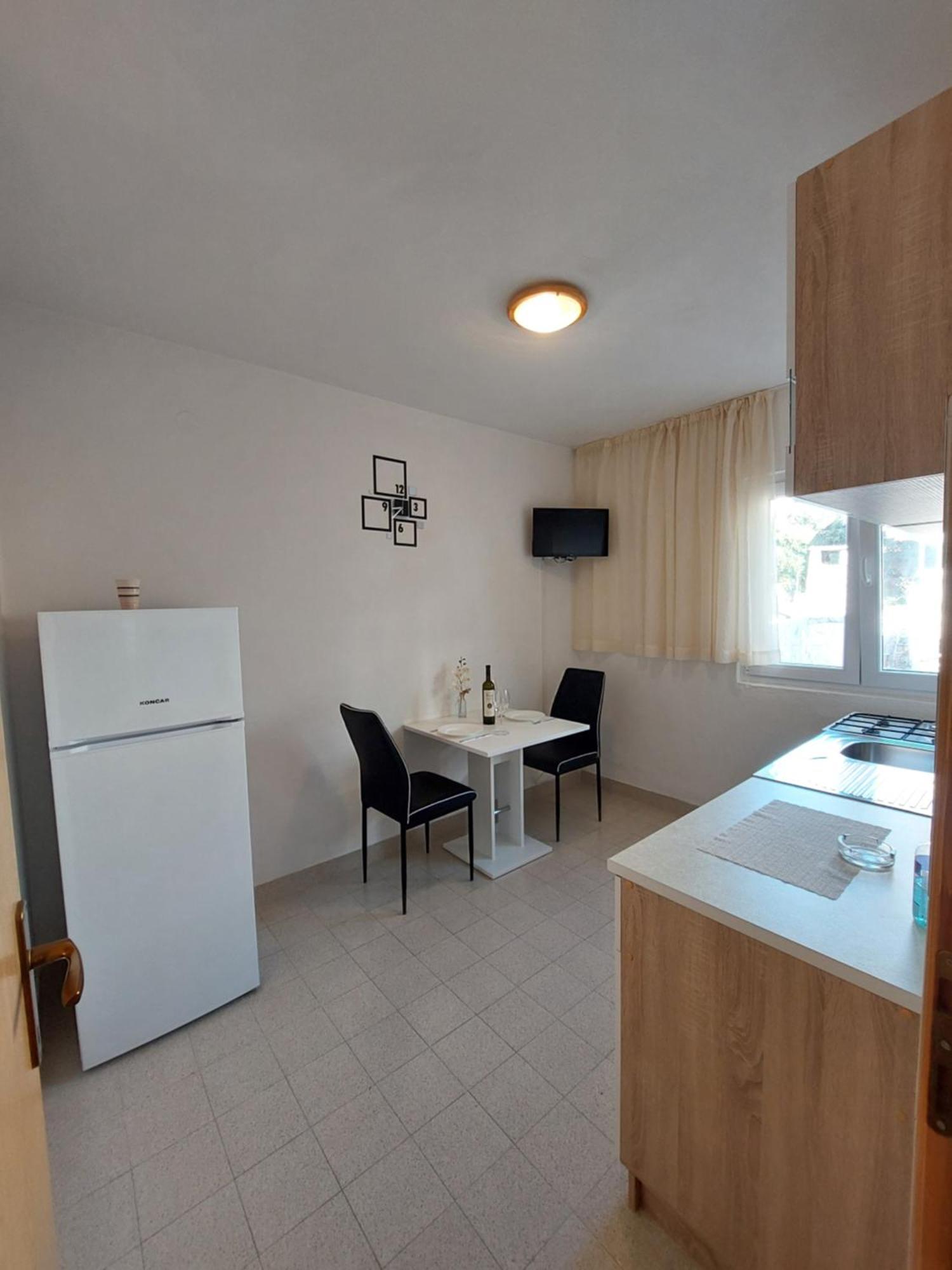 Apartments Dora ฮวาร์ ภายนอก รูปภาพ