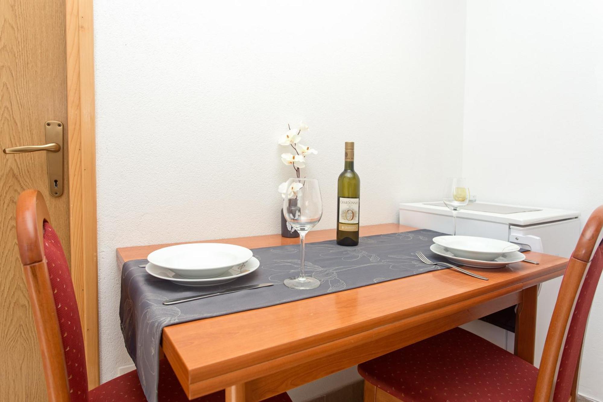 Apartments Dora ฮวาร์ ภายนอก รูปภาพ