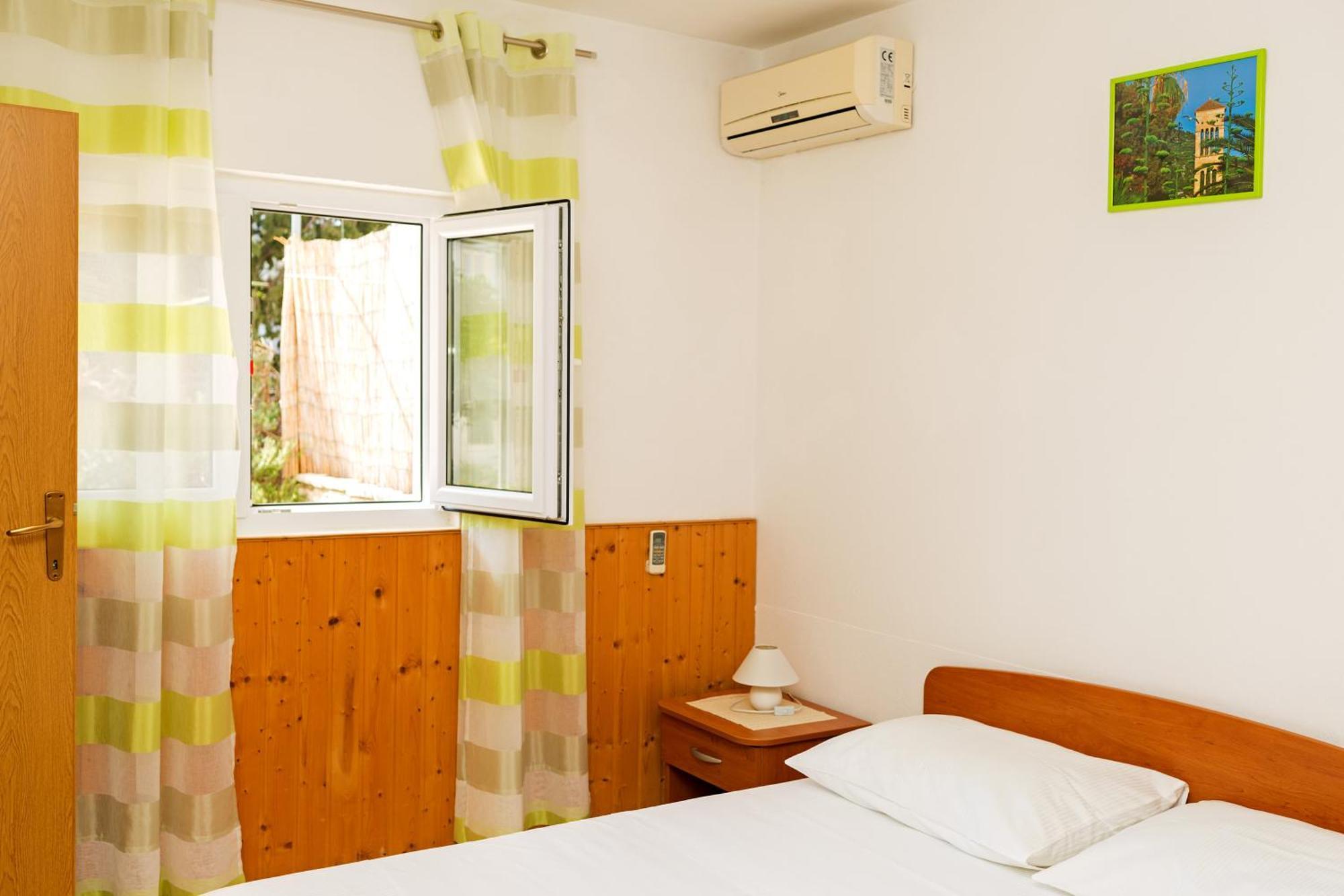 Apartments Dora ฮวาร์ ภายนอก รูปภาพ