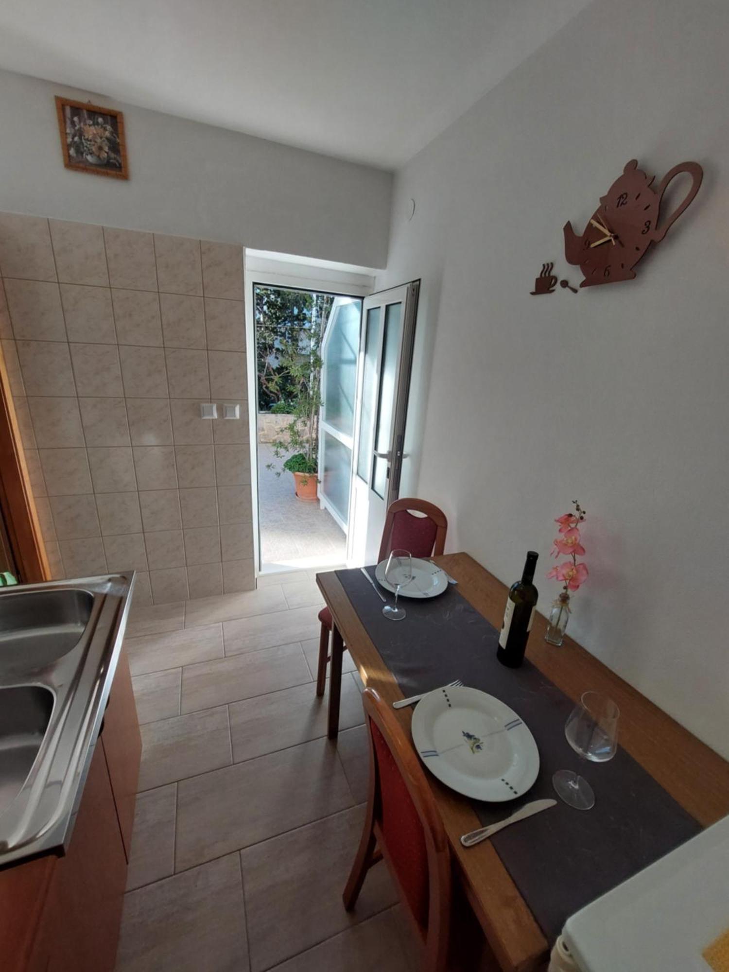 Apartments Dora ฮวาร์ ภายนอก รูปภาพ