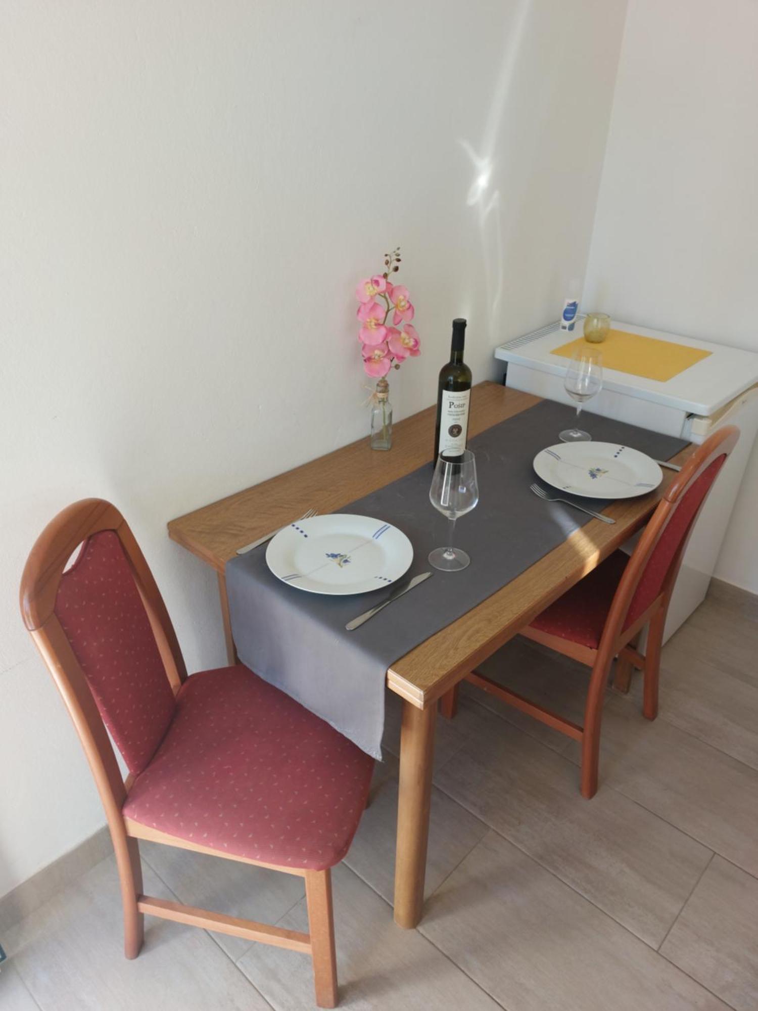 Apartments Dora ฮวาร์ ภายนอก รูปภาพ