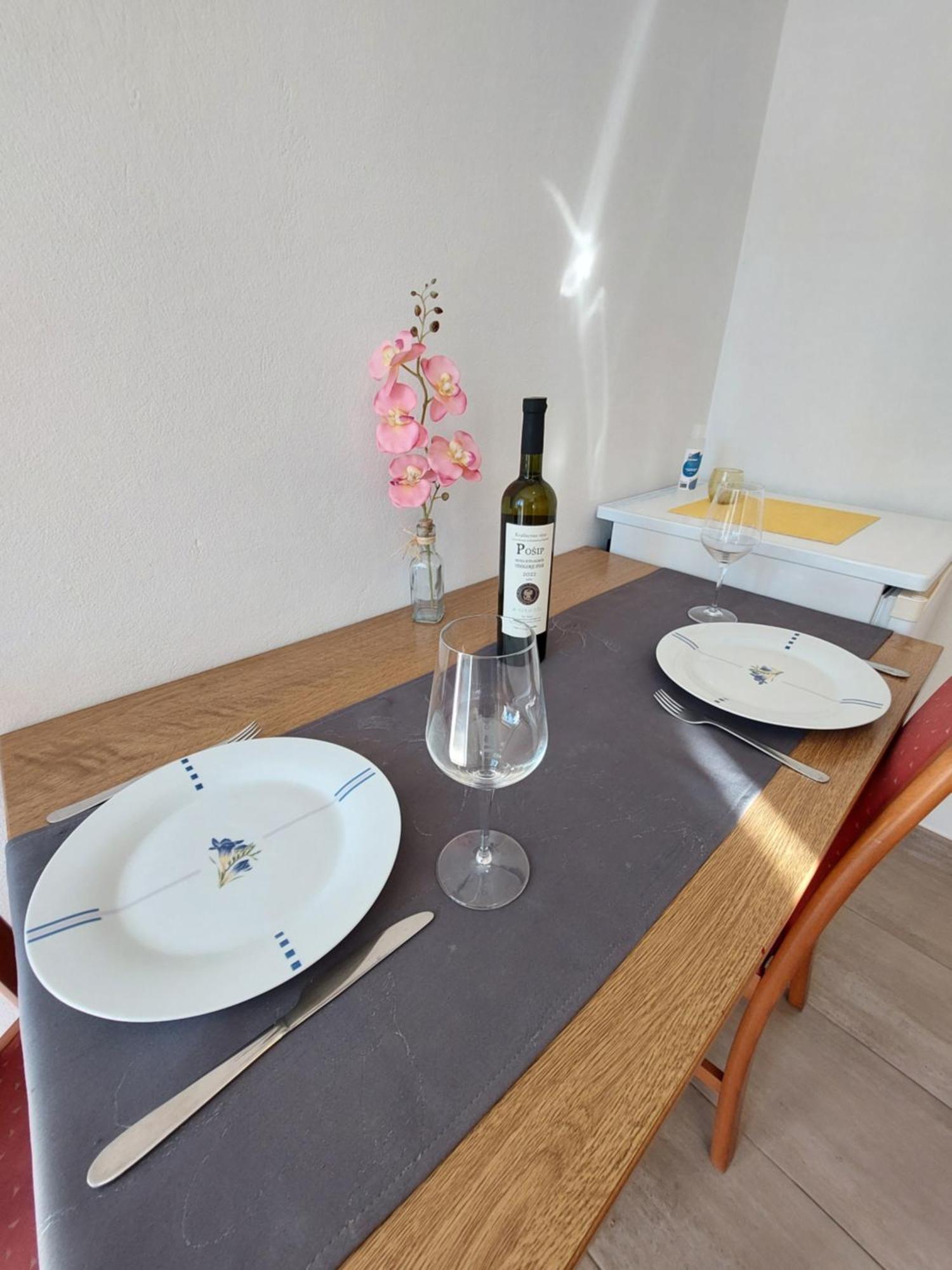 Apartments Dora ฮวาร์ ภายนอก รูปภาพ