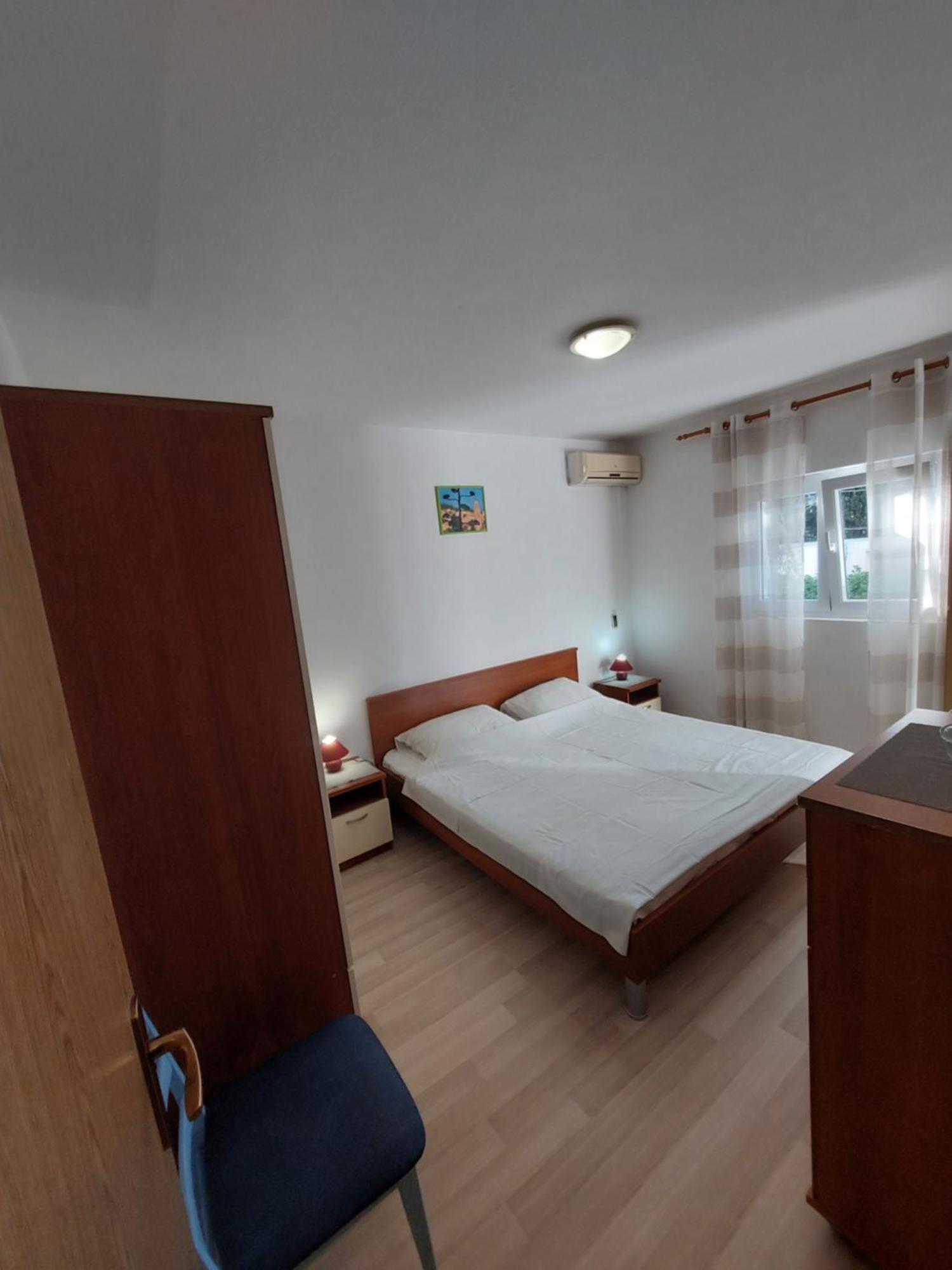 Apartments Dora ฮวาร์ ภายนอก รูปภาพ